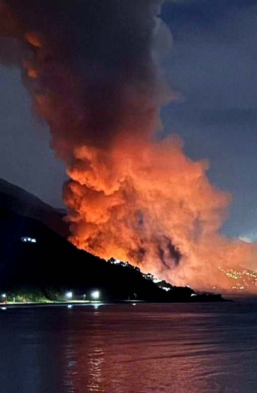 انفجارات تهز كاراكاس وتحليق مكثف للطائرات الحربية