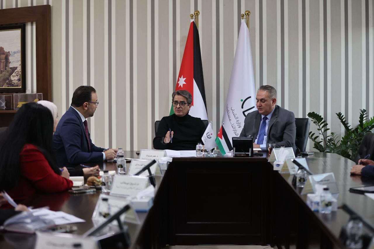 وزيرا الشباب والبيئة يناقشان خطة مكافحة الإلقاء العشوائي للنفايات