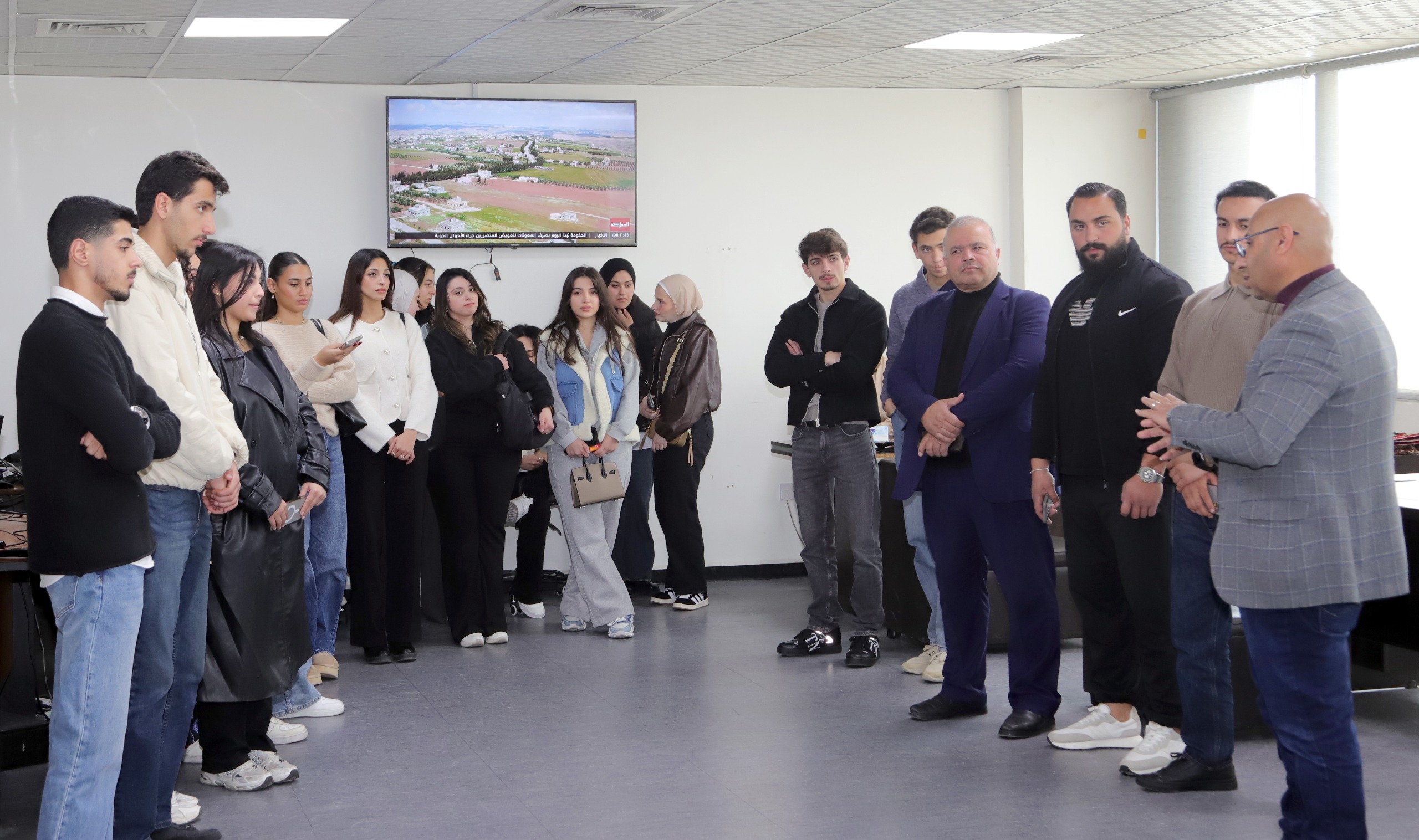 وفد طلاب من جامعة البترا يزور وكالة الأنباء الأردنية