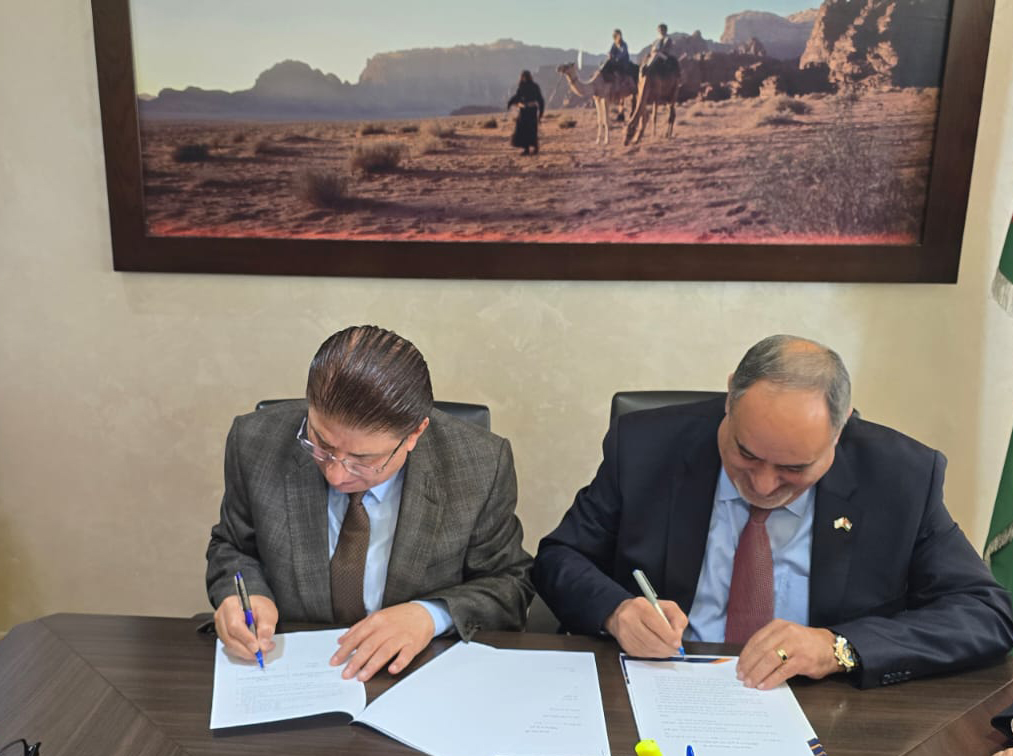 عقد جماعي لـ"نقابة المناجم والتعدين" مع "اليابانية للأسمدة"
