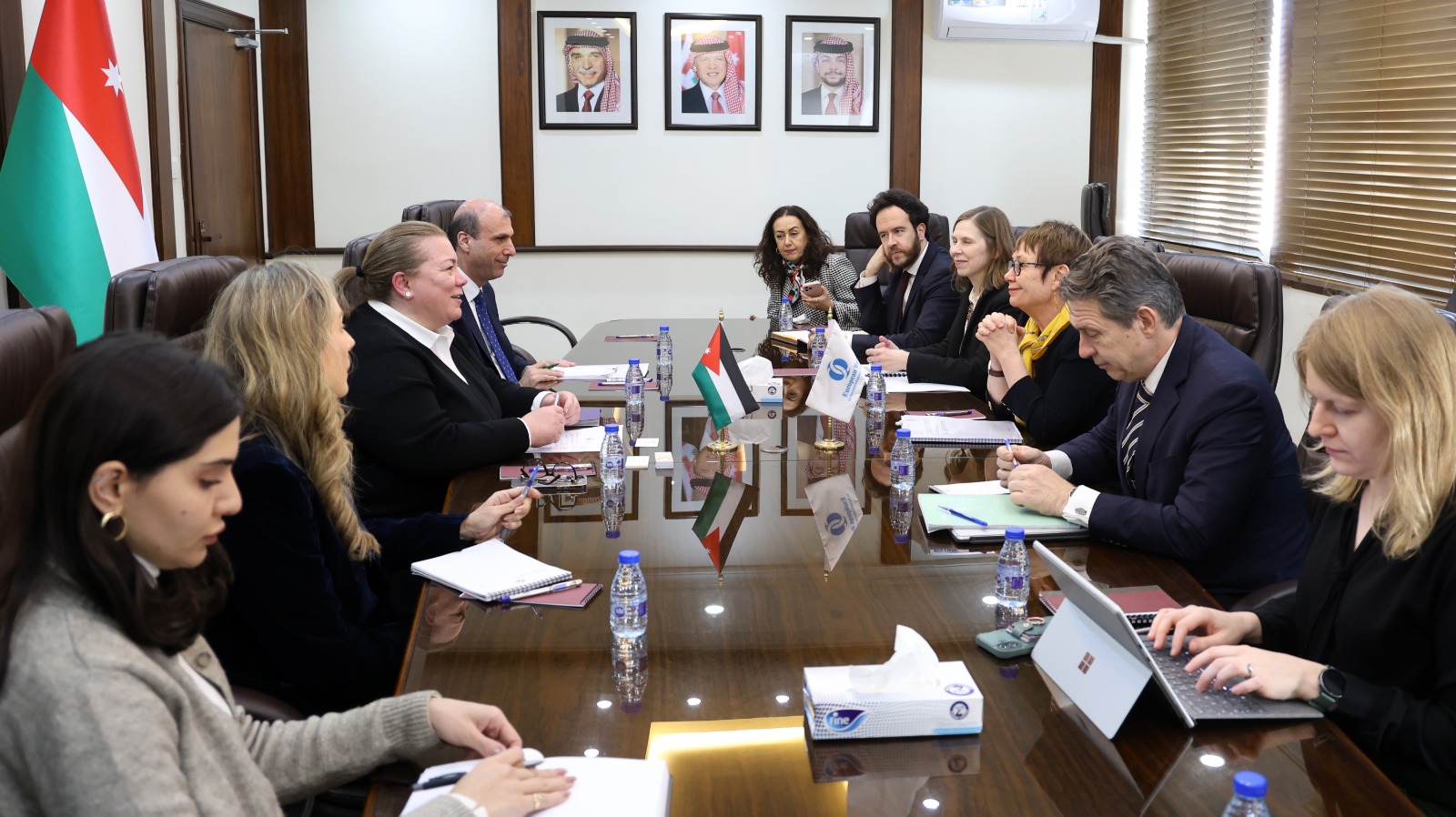 التخطيط والبنك الأوروبي لإعادة الإعمار والتنمية يبحثان مشاريع المياه والطاقة والتعليم