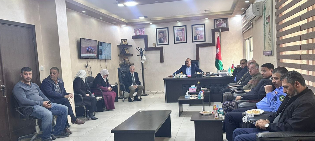 محافظ إربد يؤكد أهمية اتخاذ الجاهزية وسرعة الاستجابة خلال فصل الشتاء