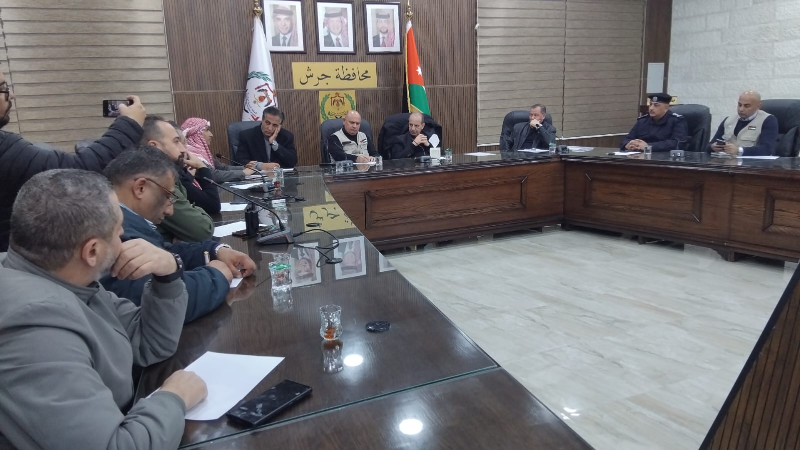 وزير الإدارة المحلية يتفقد جاهزية غرف الطوارئ في جرش