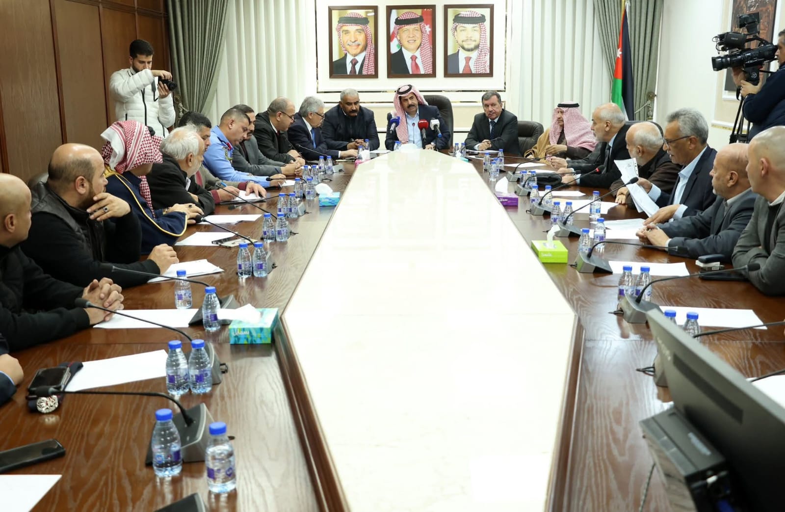 "النقل النيابية" تبحث تحديات قطاع سيارات السفريات