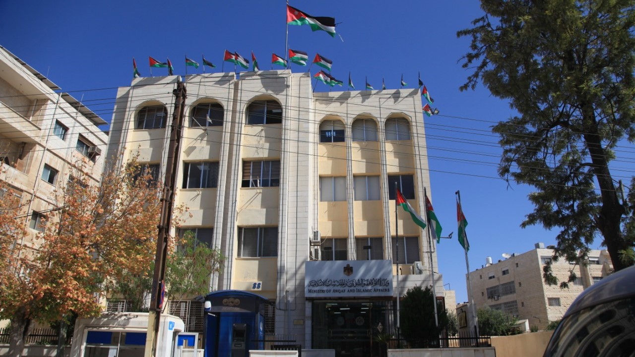 "الأوقاف": بدء تسليم تصاريح الحج في جميع المديريات