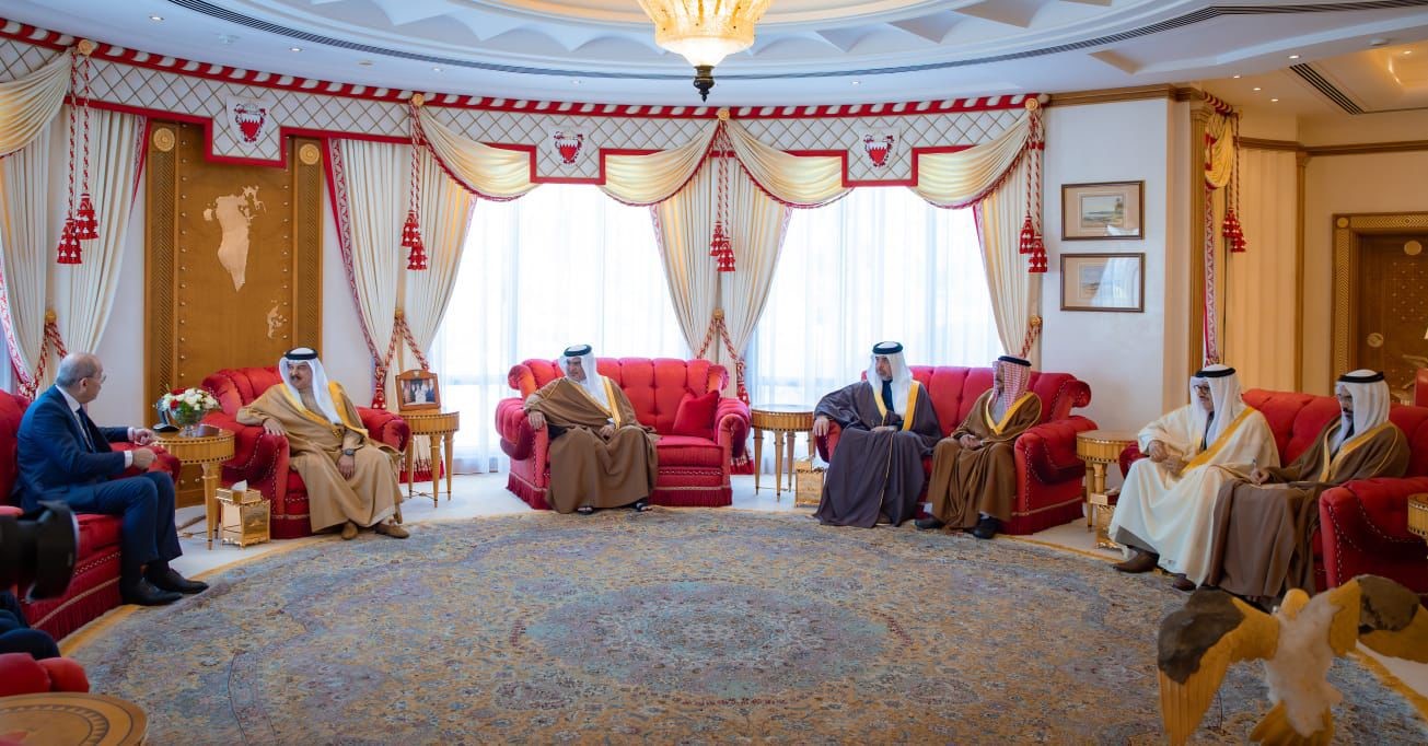 FM conveys King, Crown Prince's greetings to King, Crown Prince of Bahrain