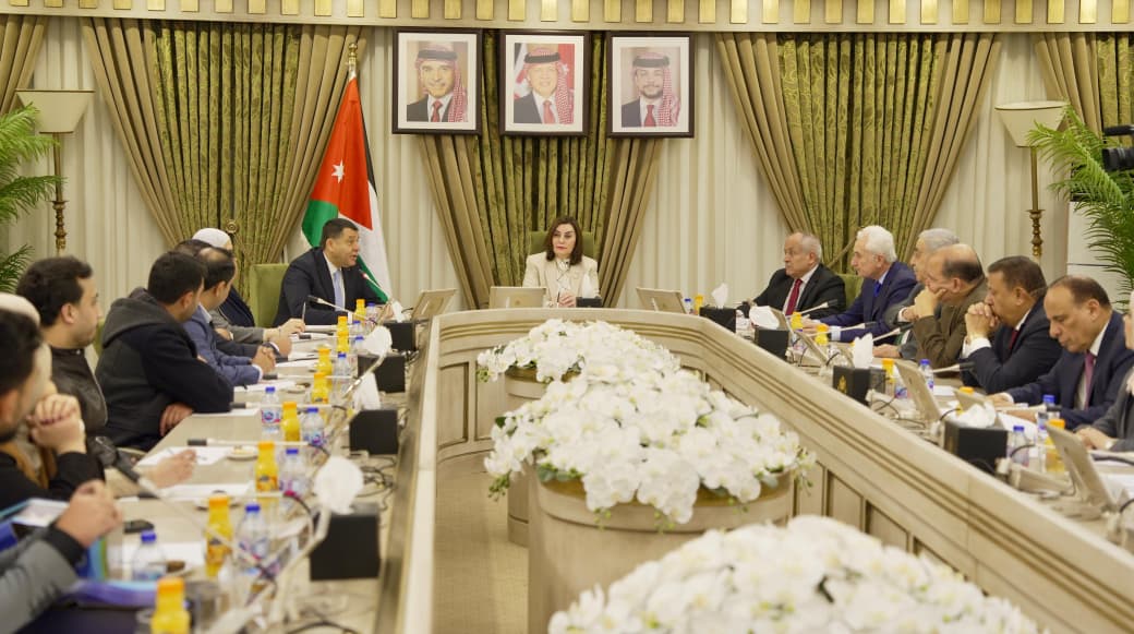 "الحوار الوطني" في الأعيان تطّلع على برامج مركز تطوير الأعمال