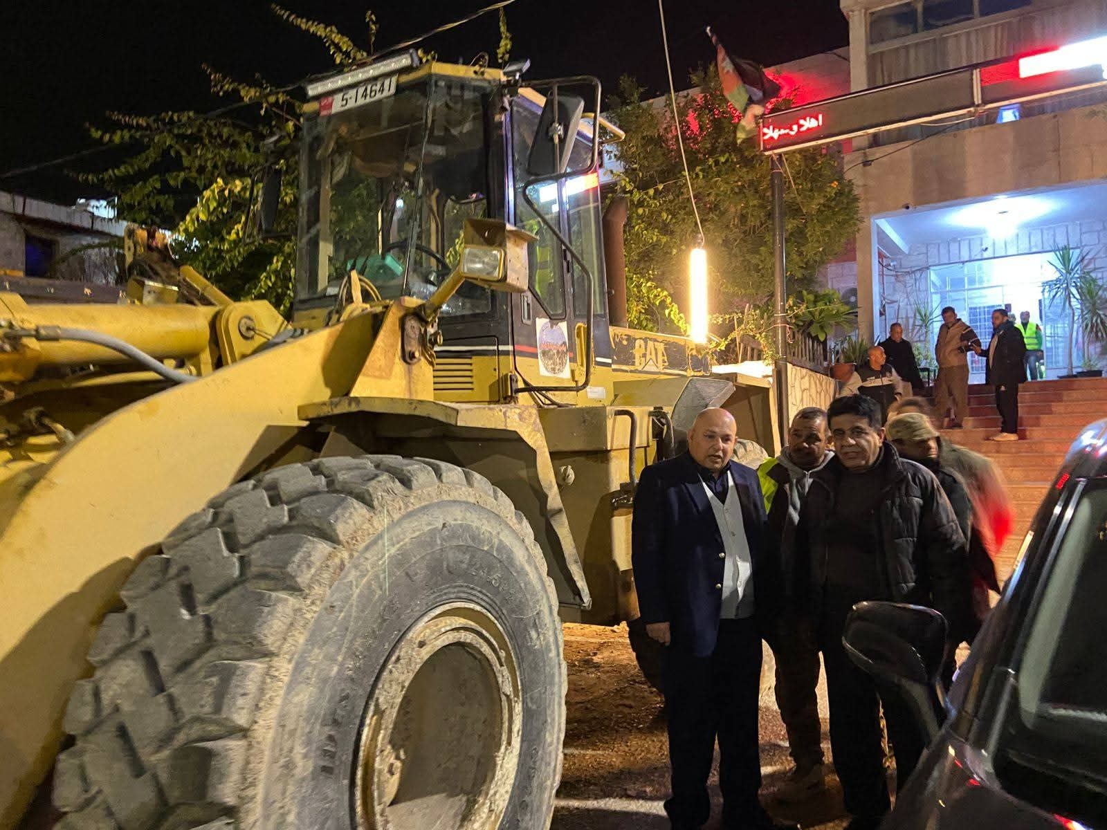 "الإدارة المحلية" توعز باستئجار آليات لبلدية طبقة فحل للتعامل مع المنخفض الجوي