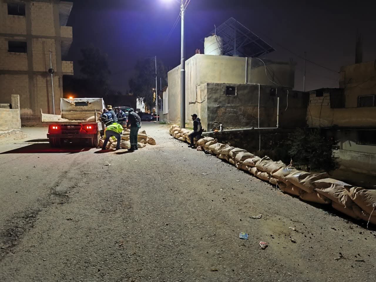 بلدية الهاشمية تواصل العمل الميداني على مدار الساعة