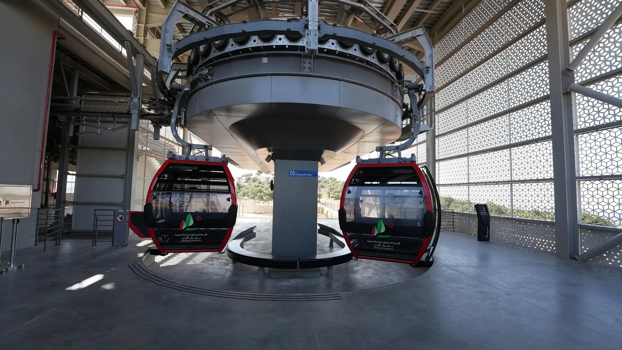 تعليق استقبال زوار تلفريك عجلون بسبب الأحوال الجوية