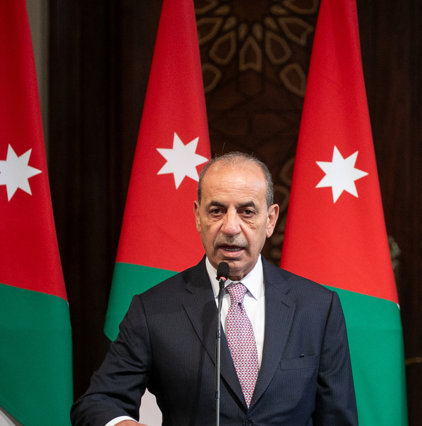 وزير الإدارة المحلية: الهطولات المطرية فاقت قدرة البنية التحتية والحكومة تتحرك لمعالجة البؤر الساخنة