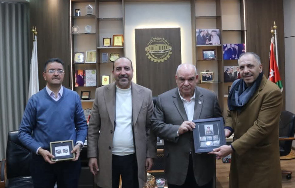 افتتاح مكتب للبريد الأردني في"تجارة إربد"