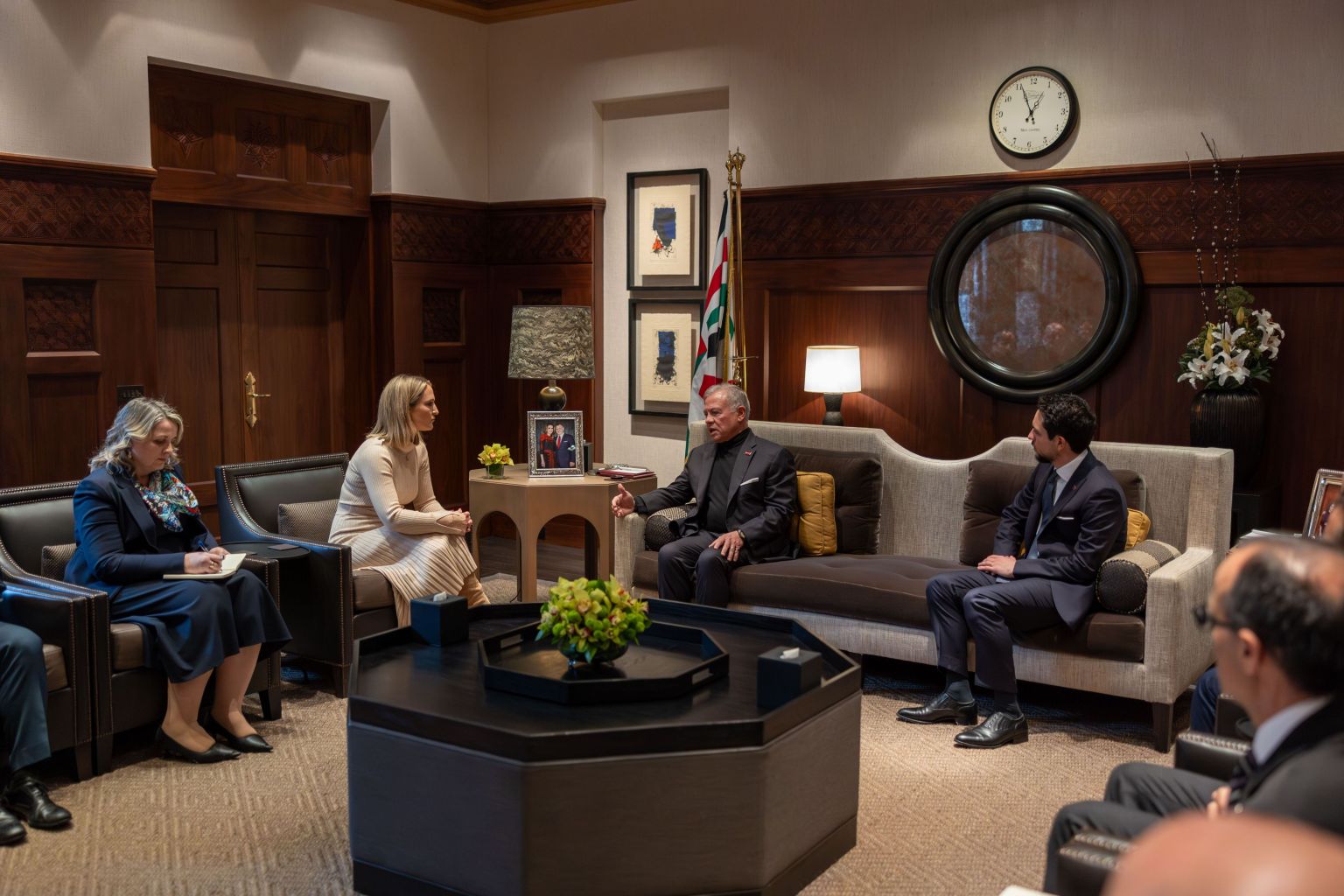 King receives Ireland FM