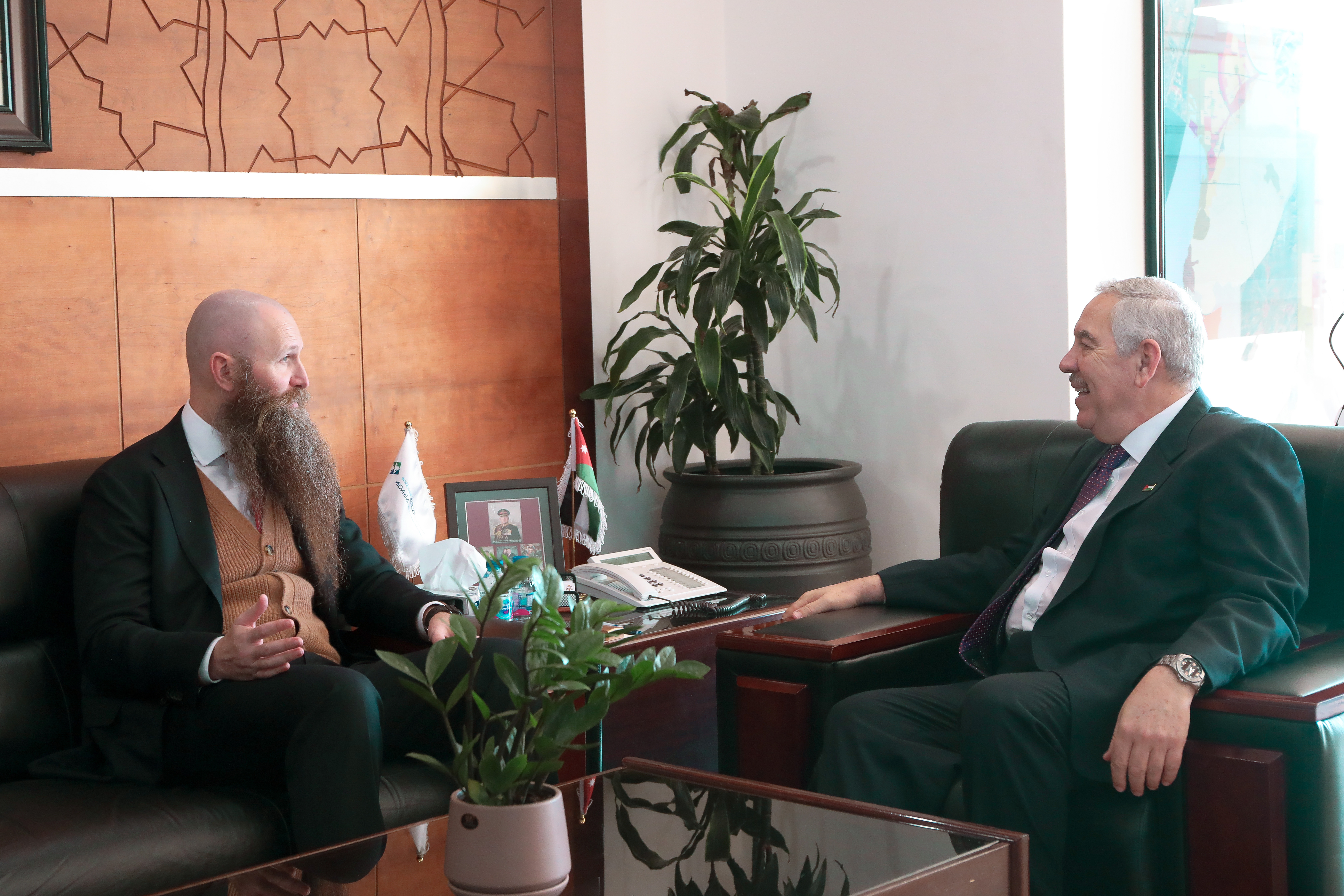 بحث التعاون بين "العقبة الخاصة" والسفارة الأميركية