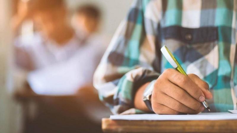 طلبة التوجيهي التكميلي يختتمون التقدم للامتحانات غداً السبت