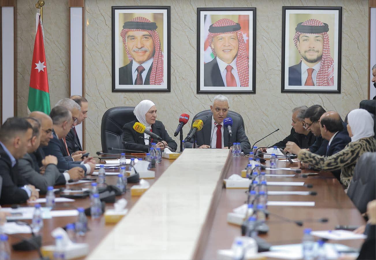 اجتماع يناقش تعزيز التنسيق بين "الاتصال الحكومي" وهيئة الإعلام ونقابة الصحفيين