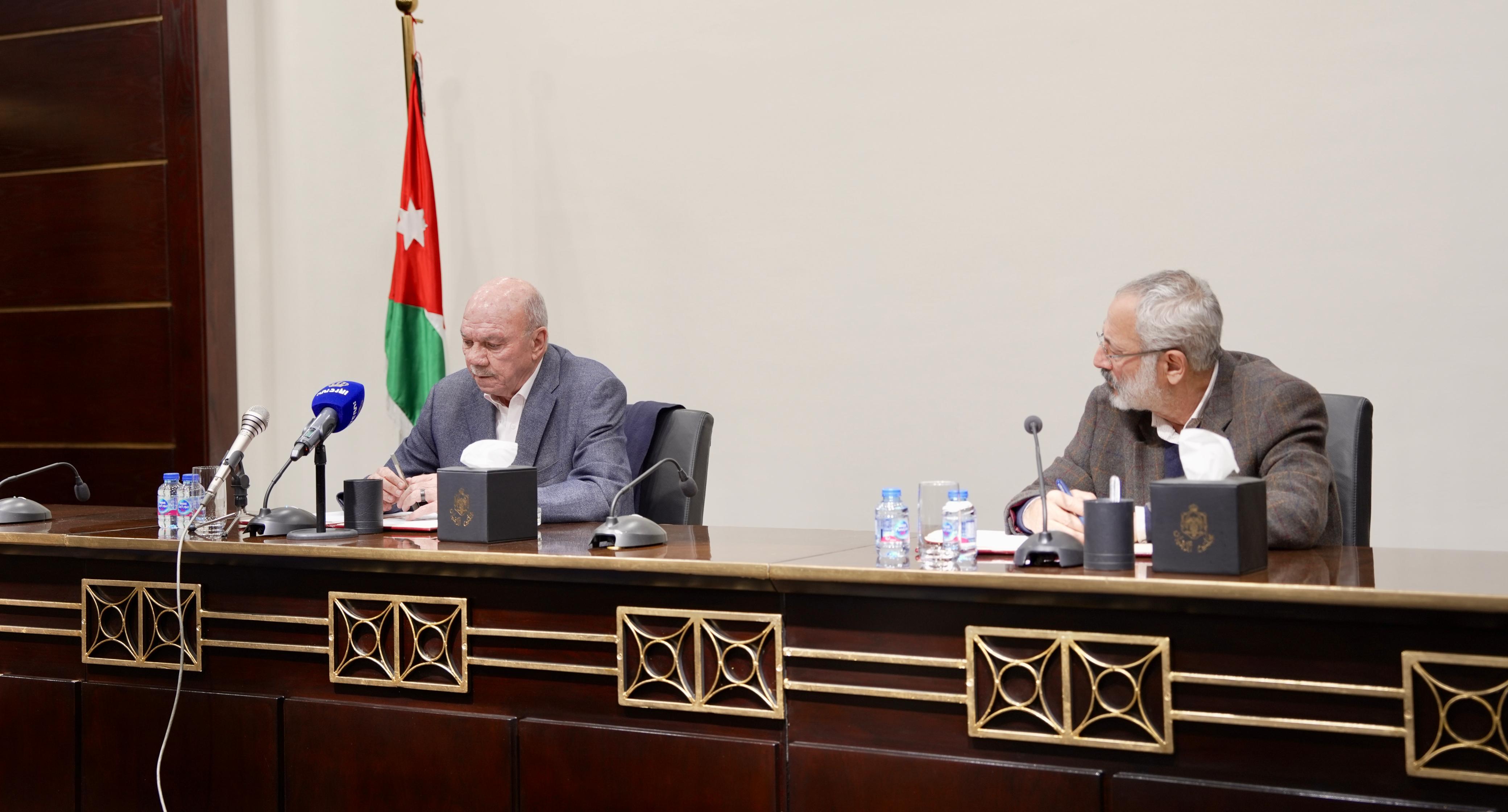 الفايز يدعو الشباب للتصدي إلى حملات خارجية تستهدف الأردن