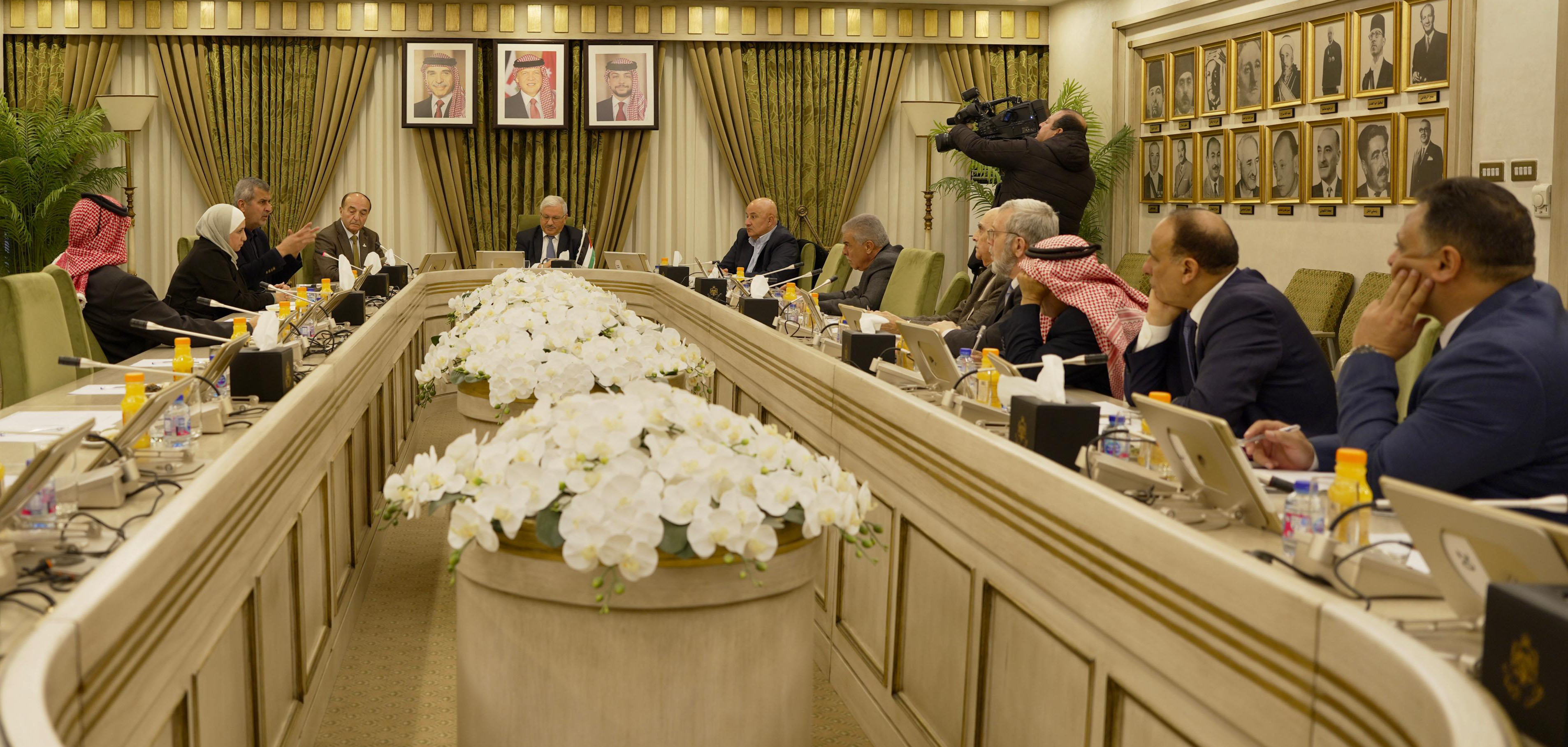 "طاقة الأعيان" تطلع على استراتيجية الطاقة وبرنامجها التنفيذي