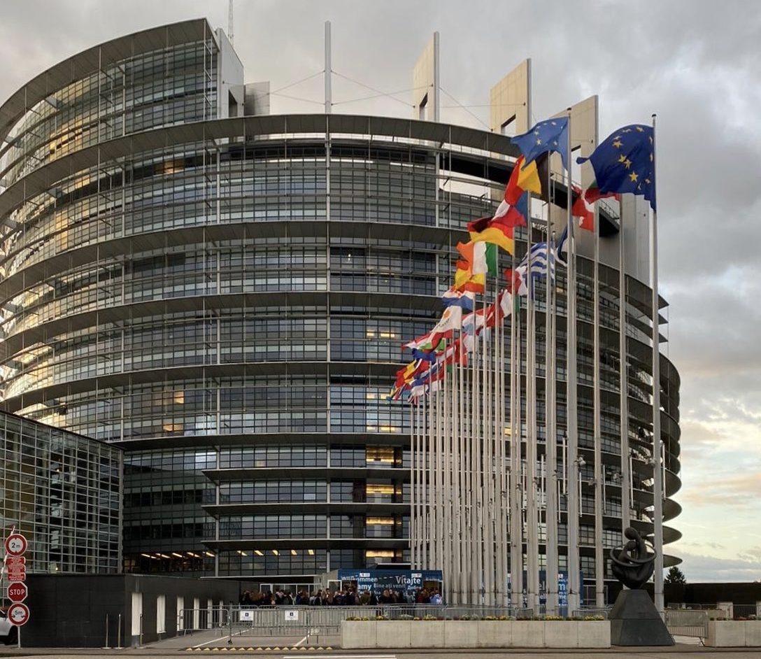 البرلمان الأوروبي يعلق المصادقة على الاتفاق التجاري مع الولايات المتحدة