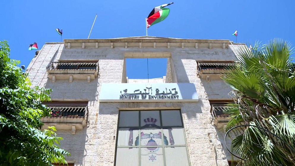 "البيئة": انبعاثات مصنع السيراميك في القطرانة بخار ماء وليست ملوِّثات للهواء