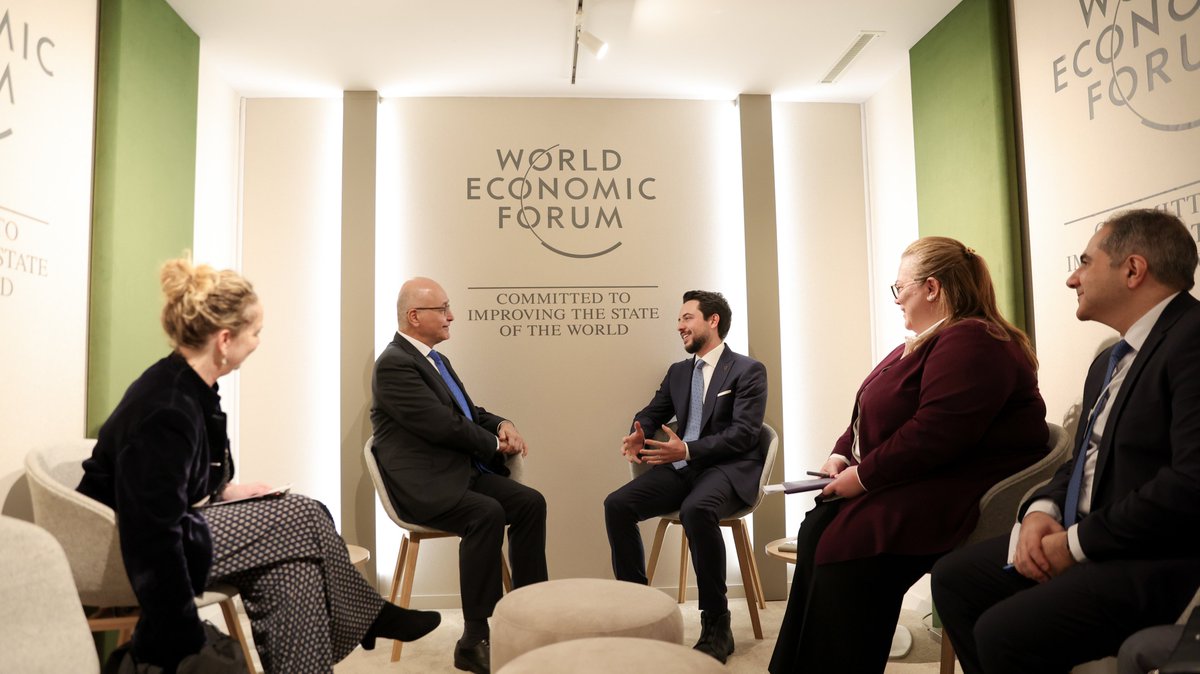 ولي العهد يلتقي في دافوس المفوض السامي للأمم المتحدة لشؤون اللاجئين