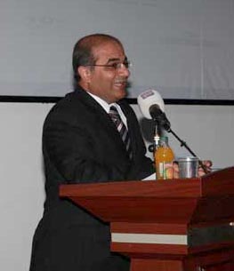 نقيب الصحفيين يشارك في بعثة المراقبين العرب بسورية