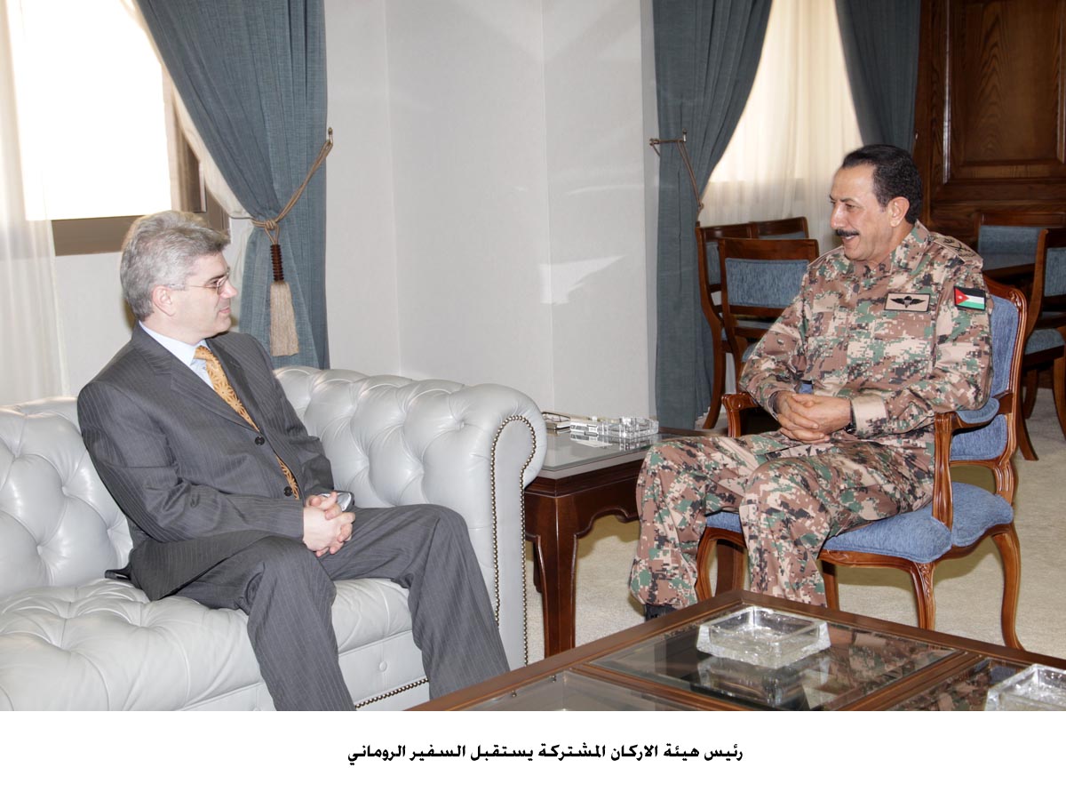 رئيس هيئة الاركان المشتركة يستقبل السفير الروماني
