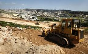 الاحتلال يجرف مساحات واسعة من أراضي العيسوية بالقدس