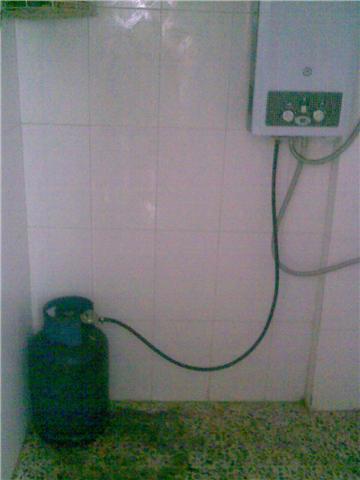 إصابة 4 أشخاص بضيق في التنفس