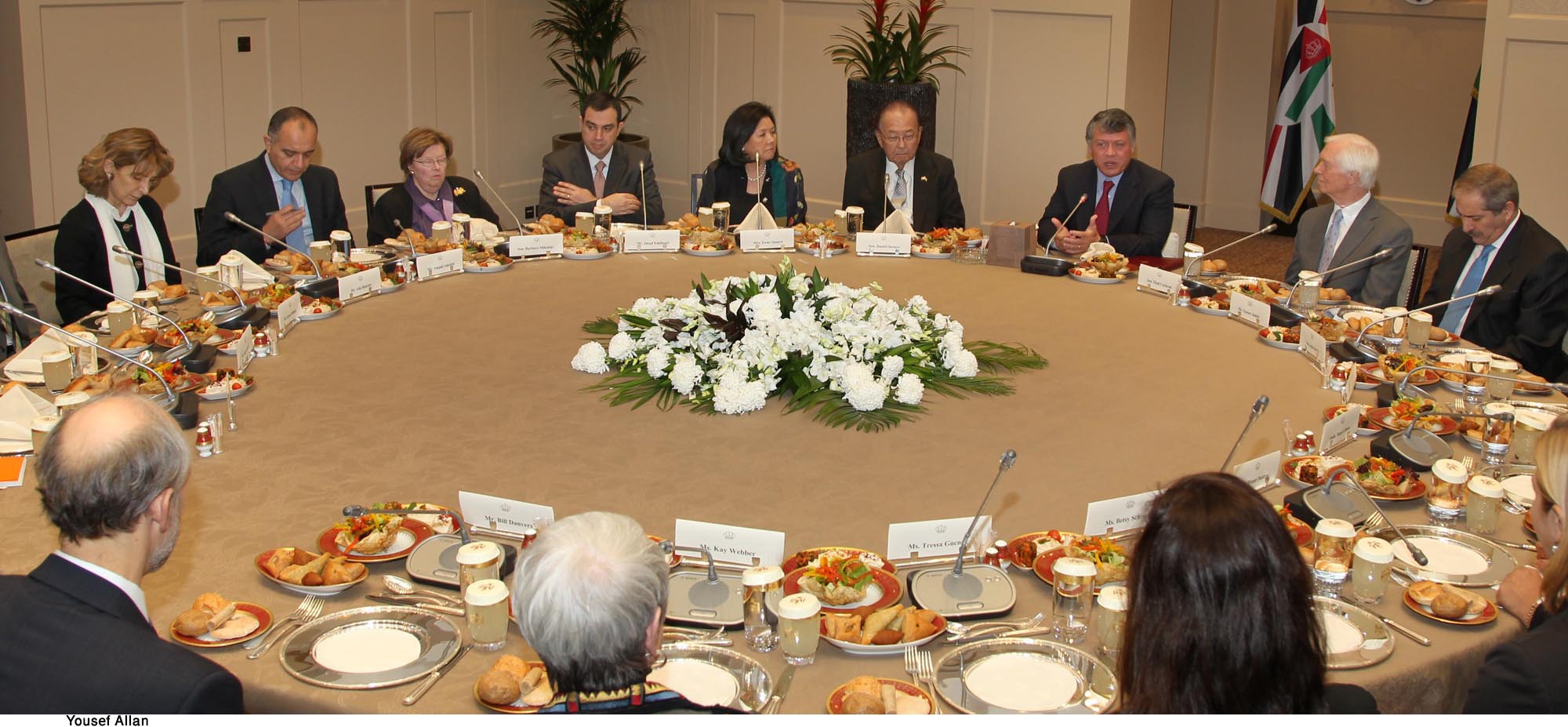 King meets US congressional delegation