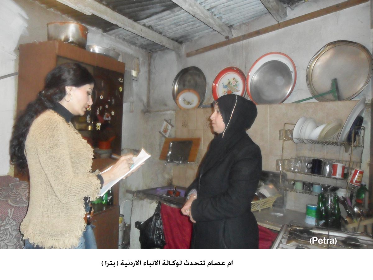 من ينقذ عائلة ابي عصام من بيت يلفه الزينكو ويملؤه العفن