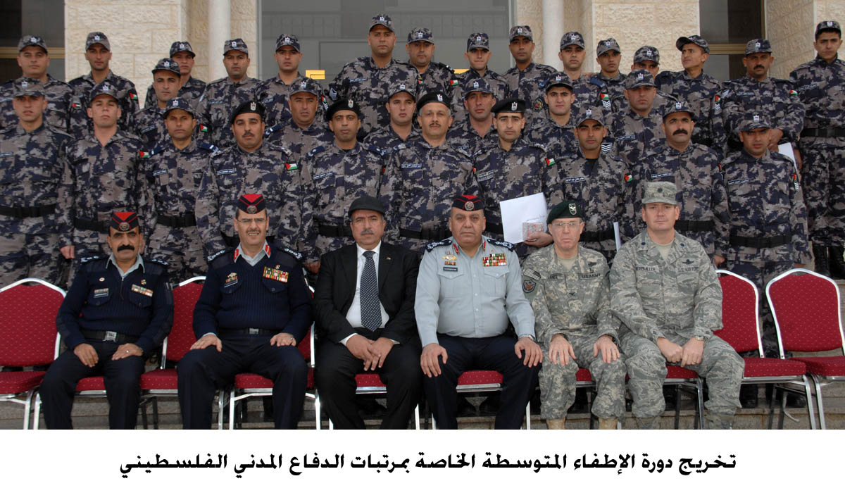 تخريج دورة الإطفاء المتوسطة الخاصة بمرتبات الدفاع المدني الفلسطيني