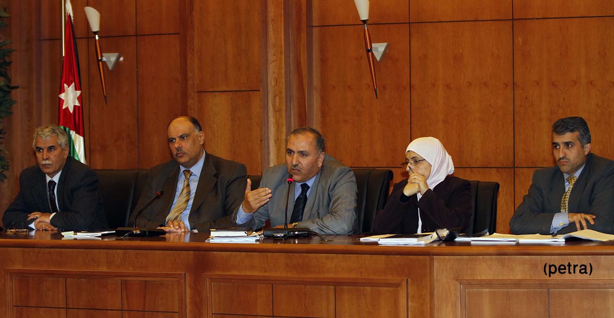 توزيع قرص مدمج لحسبة الرواتب على المؤسسات المستقلة ...