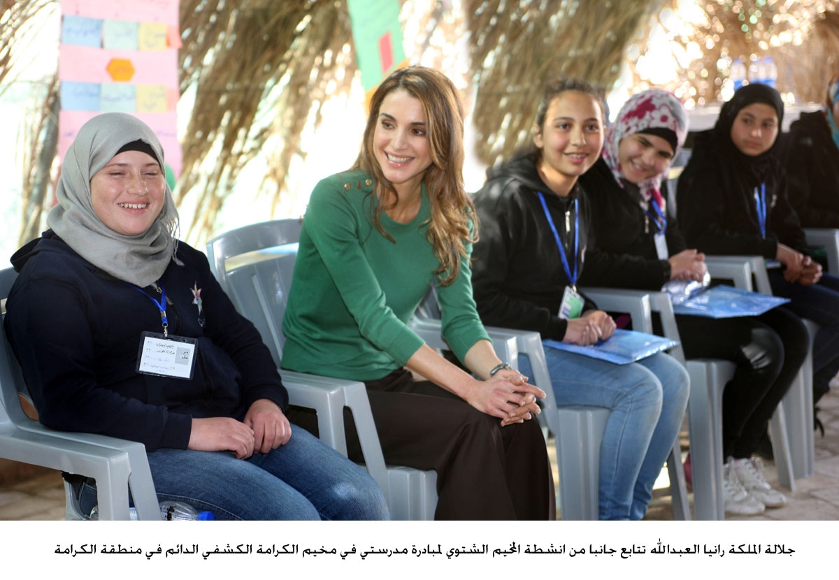 الملكة رانيا العبدالله تتابع انشطة المخيم الشتوي لمبادرة مدرستي في الشونة الجنوبية