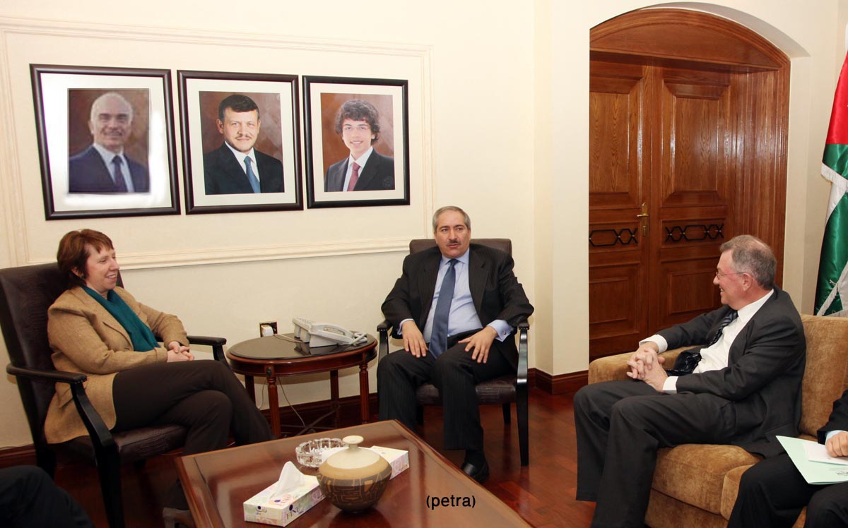 جوده يلتقي اشتون ومبعوث الامم المتحدة لعملية السلام