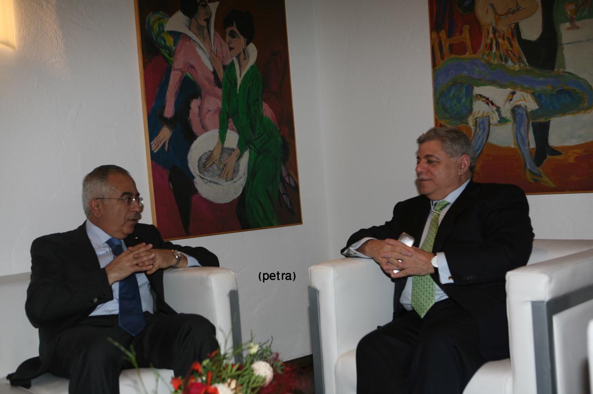 رئيس الوزراء يلتقي عددا من رؤساء الوفود المشاركة في دافوس