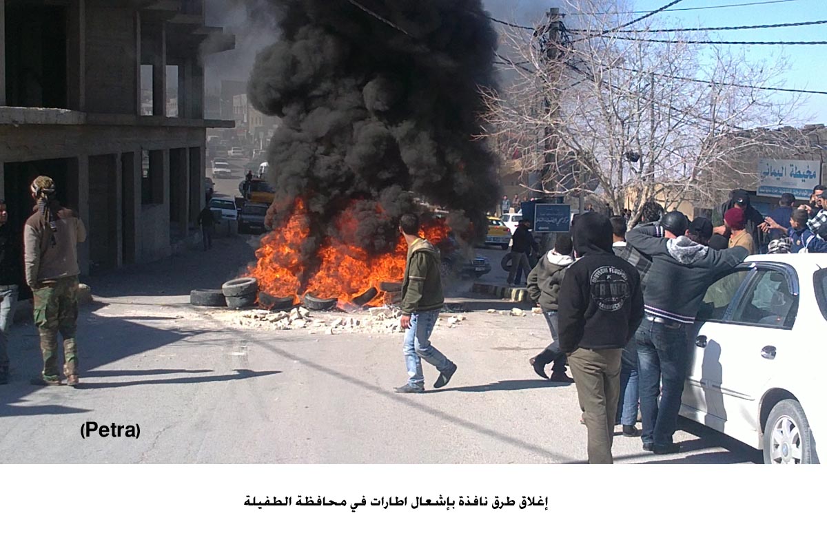 قوات الدرك تستخدم الغاز المسيل للدموع لتفريق متظاهرين