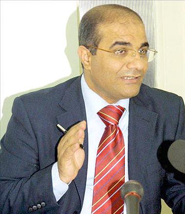 نقيب الصحفيين يدين القرصنة على موقع "ان لايت برس"