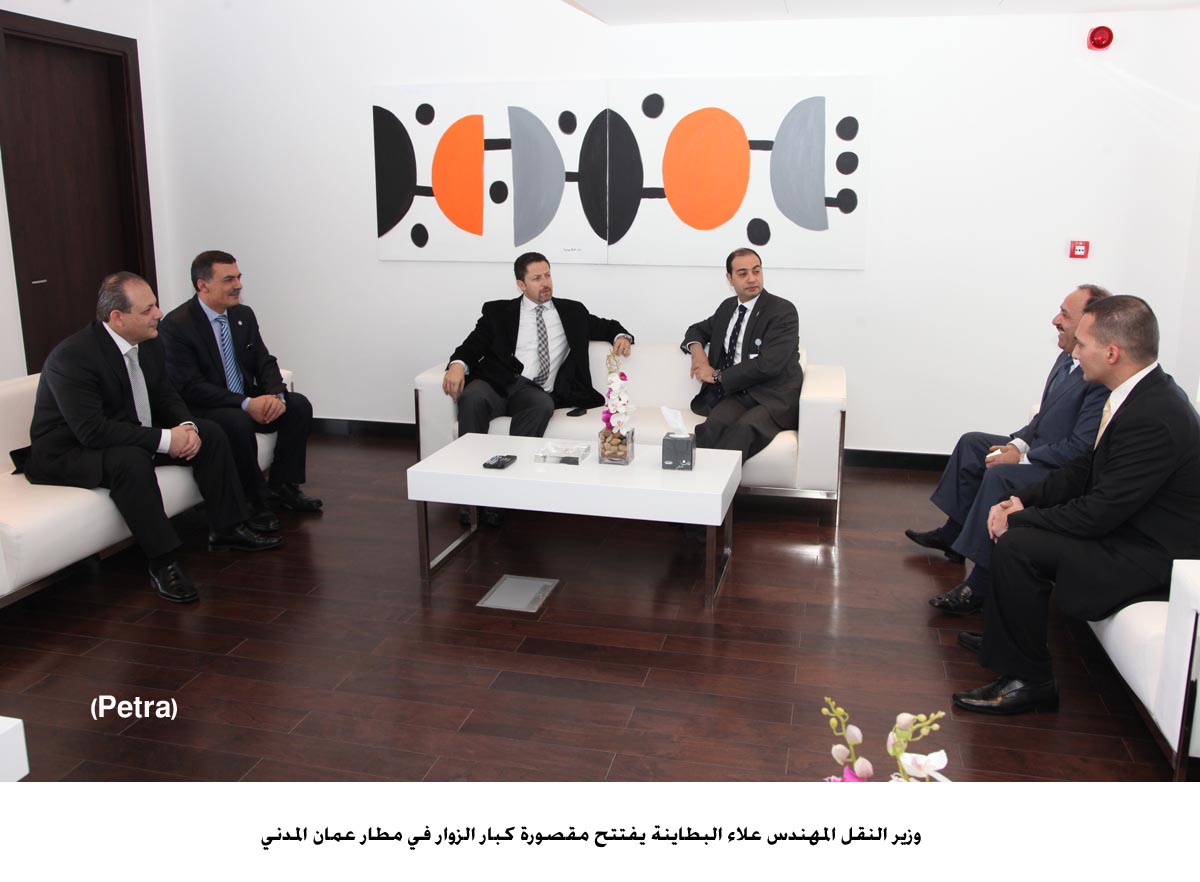 وزير النقل يفتتح مقصورة كبار الزوار في مطار عمان المدني