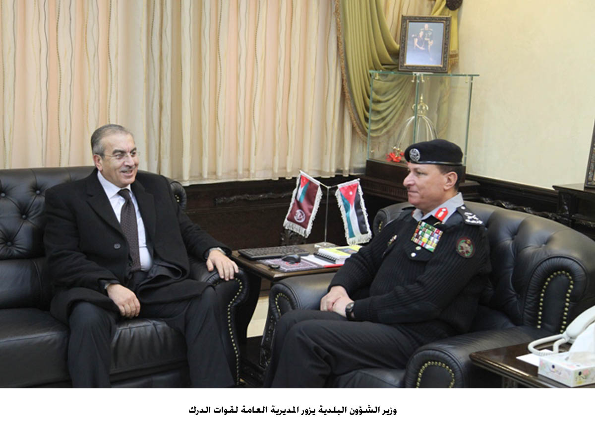 وزير الشؤون البلدية يزور المديرية العامة لقوات الدرك