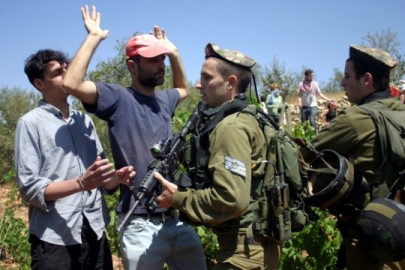 مئات المستوطنين يقتحمون عورتا جنوب نابلس