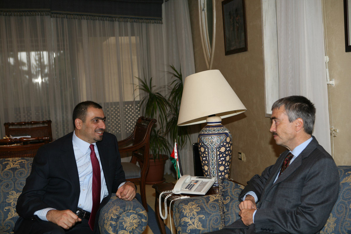 وزير الدولة للشؤون القانونية يستقبل السفير البريطاني