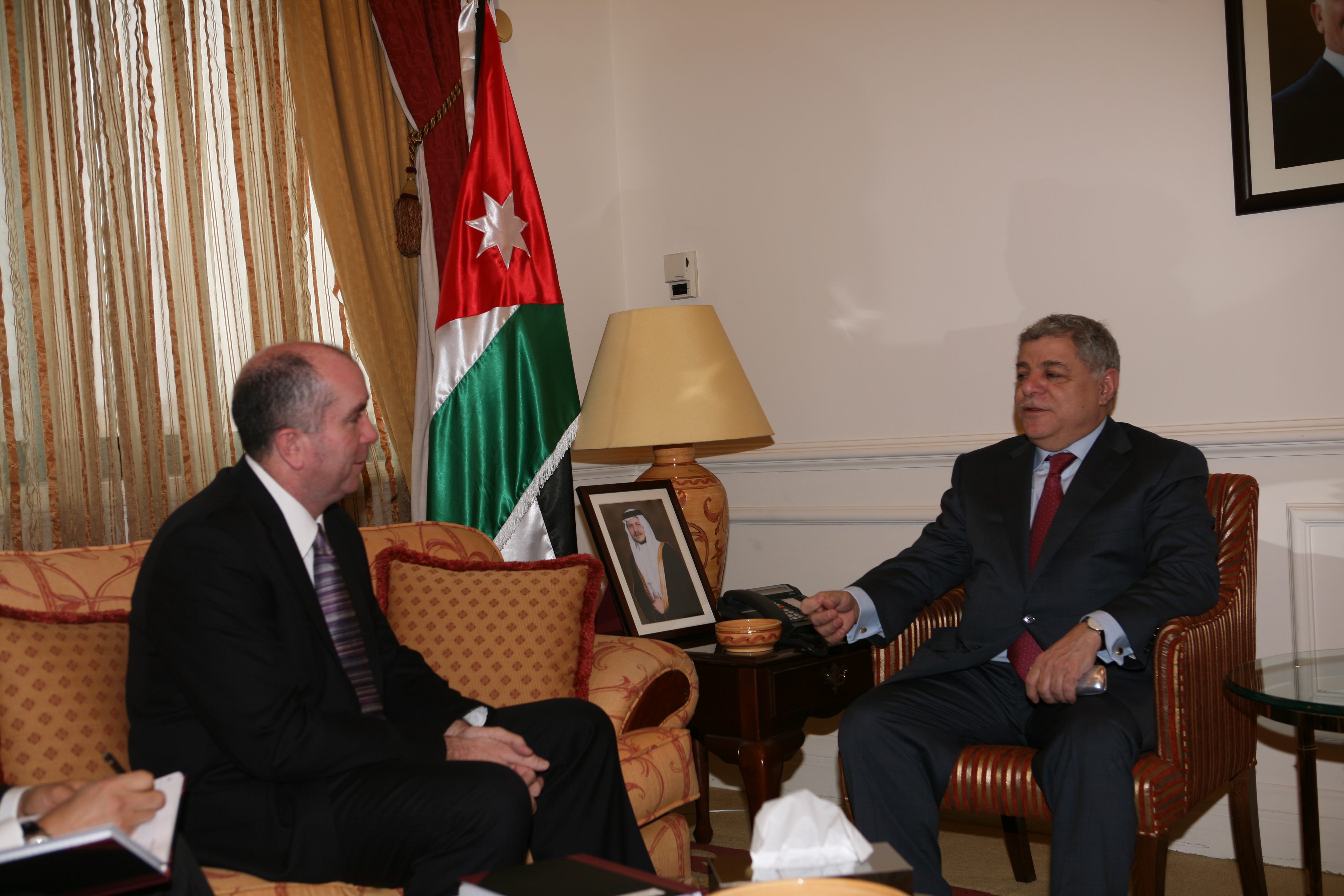 Premier receives IMF team