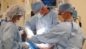 اعادة البصر لشخصين يعانيان من العمى باستخدام الخلايا الجذعية