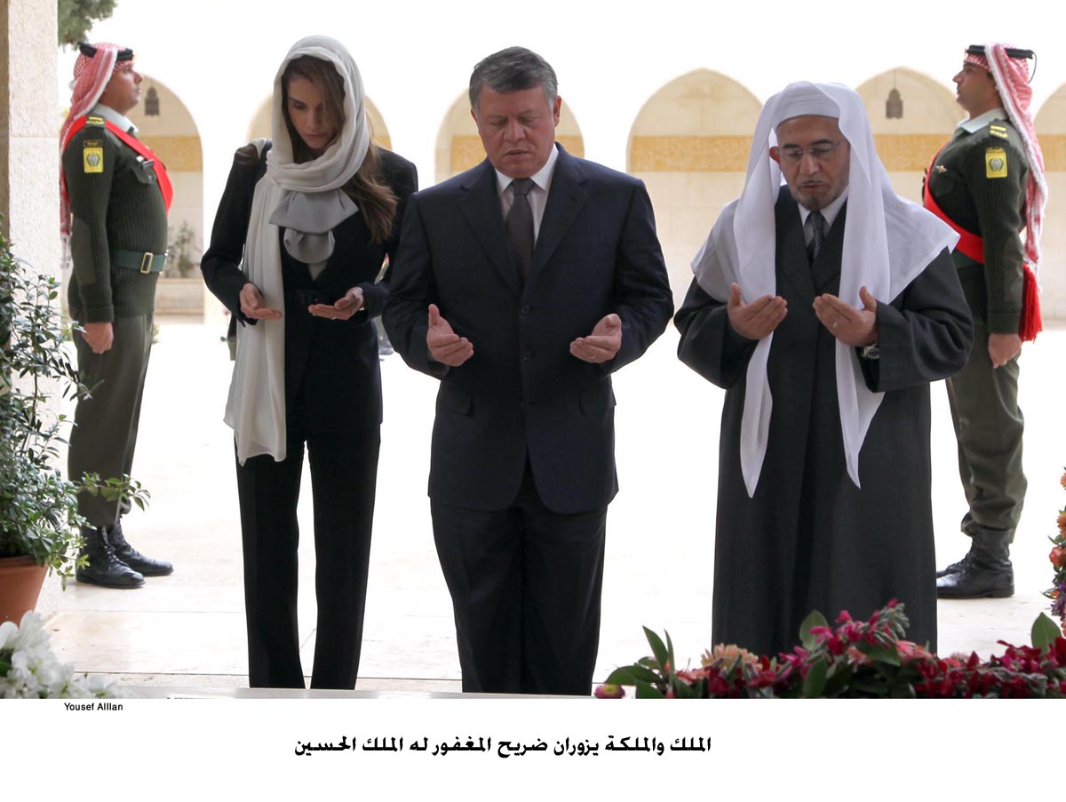 الملك والملكة يزوران ضريح المغفور له الملك الحسين