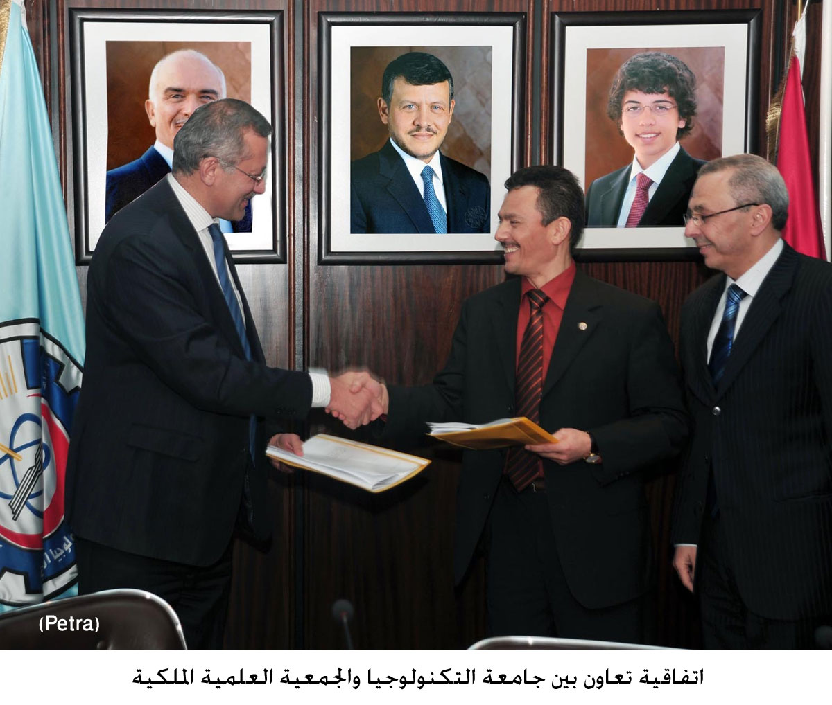 اتفاقية تعاون بين جامعة التكنولوجيا والجمعية العلمية الملكية .. مصور