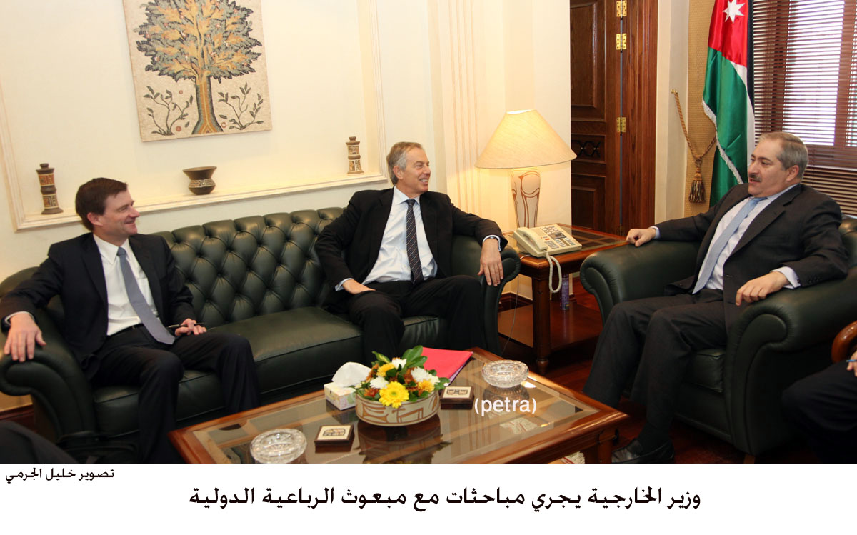 FM discusses Mideast peace with Quartet envoy