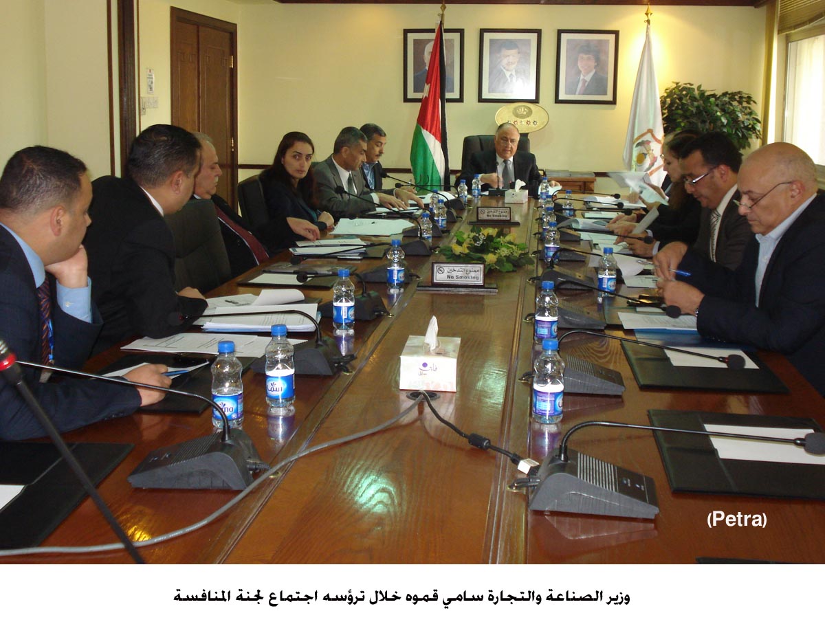 وزير الصناعة يؤكد أهمية المحافظة على توازن السوق