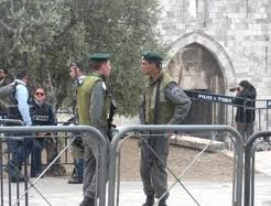 الاحتلال يفرض اجراءات مشددة على المقدسيين