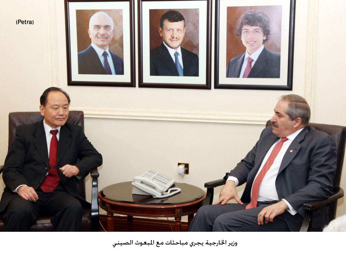 وزير الخارجية يجري مباحثات مع المبعوث الصيني